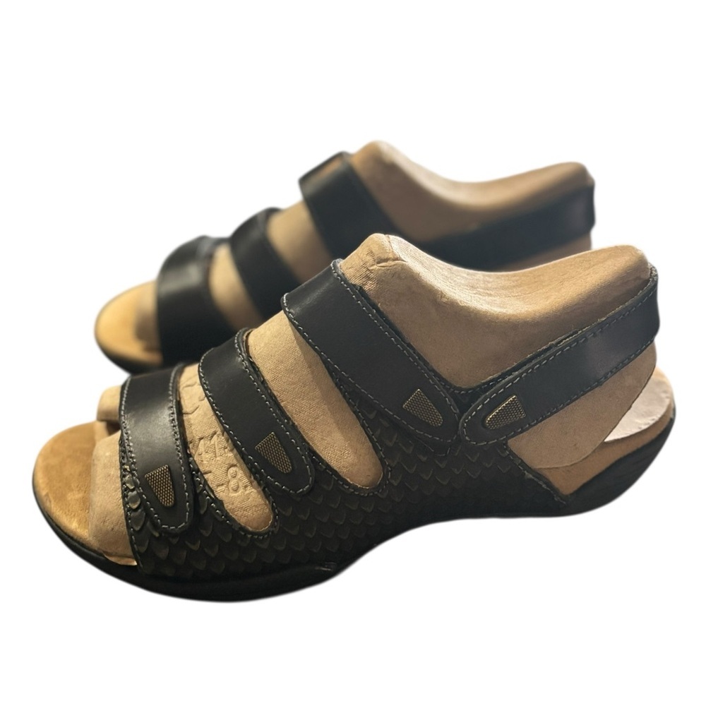 Halsa Footwear Women’s Damaris Black and Tan Strappy Sandals Size 7 - Picture 3 of 6